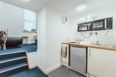 Gold Studio at Lomax Halls, 17 Hill Street, Stoke, ST41NL - Image 5